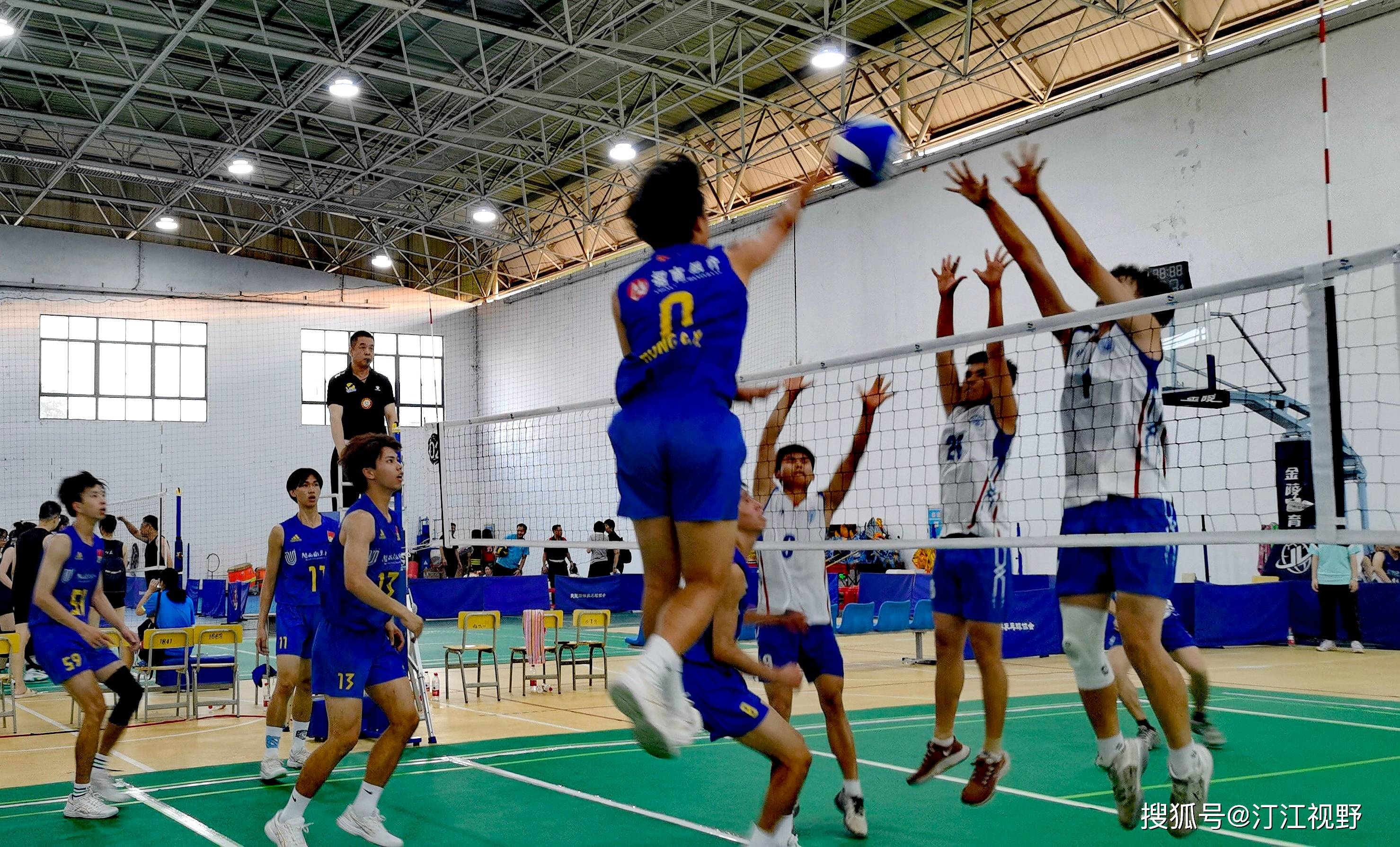 闽西职业技术学院代表队在福建省第十七届运动会大学生部气排球比赛中