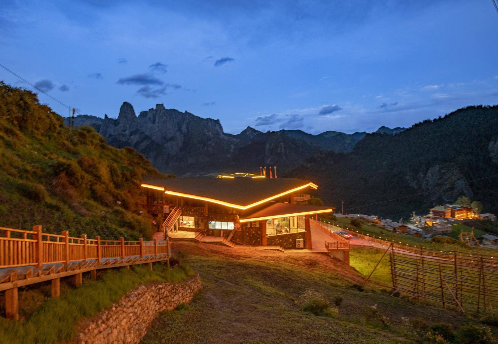 甘肃迭部扎尕那夜景迷人