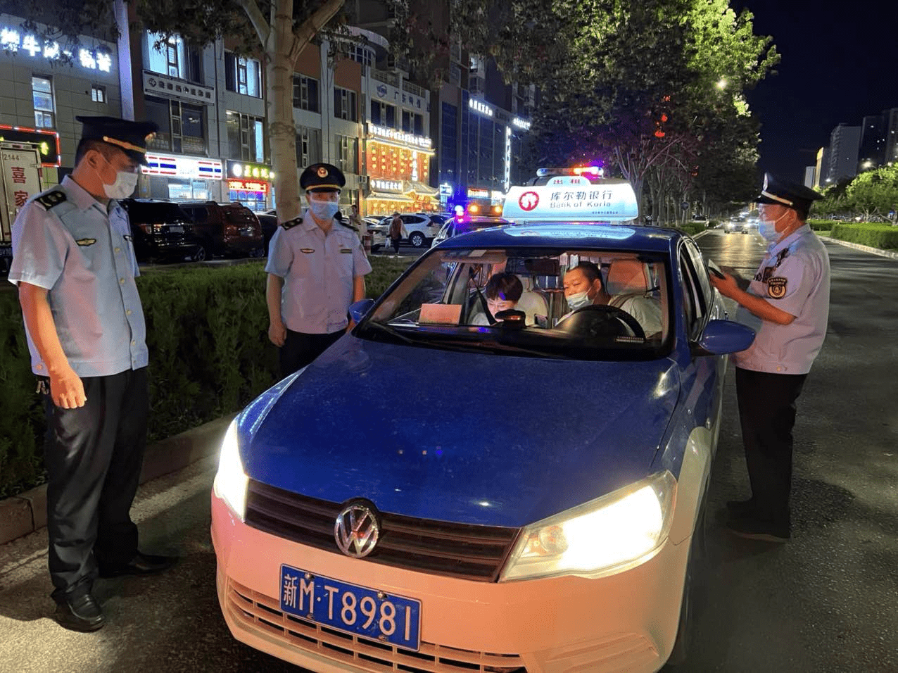 库尔勒市开展巡游出租汽车夜间营运秩序整治行动