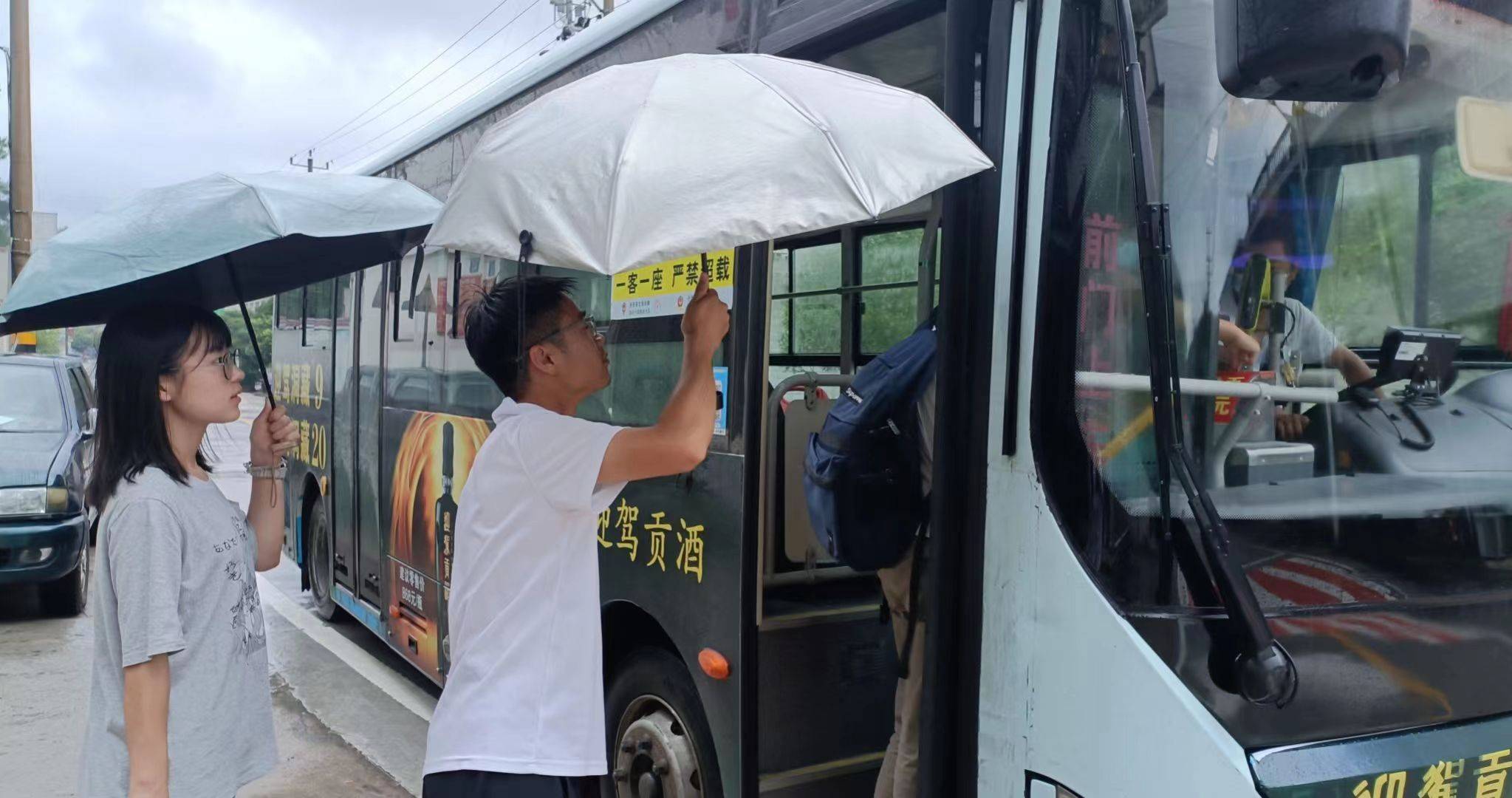 安徽学子三下乡:滂沱大雨开课堂,手抄报下拓视野_刘冉_教育_主题