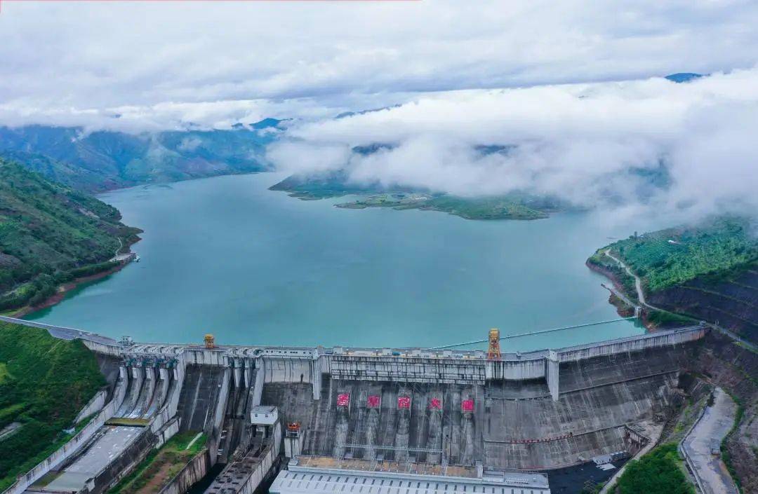 厚植爱国情怀张桂梅带着女高学生到观音岩水电站实践研学