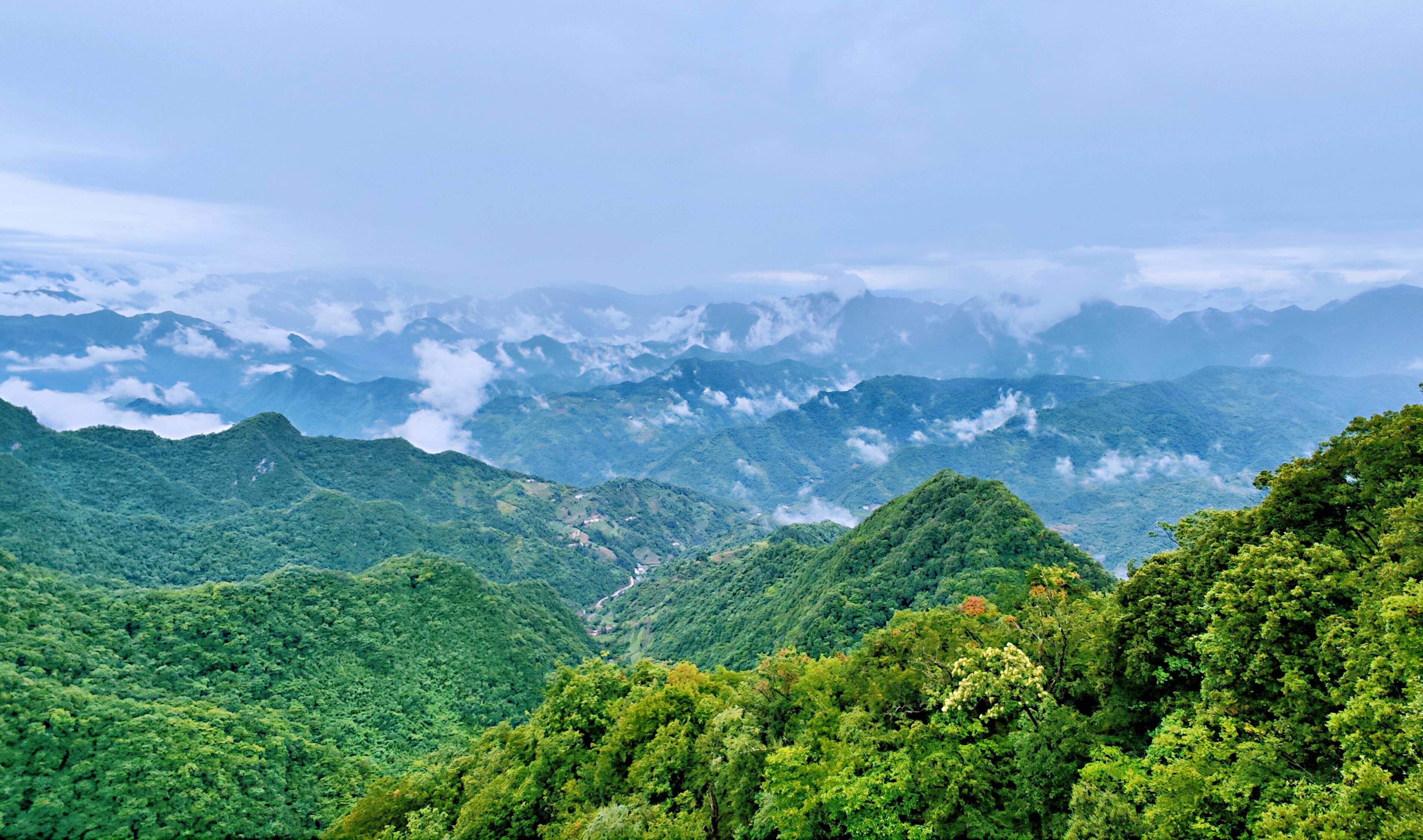 22℃商洛去纳凉,塔云山云雾缭绕活动多_景区_景交_限量