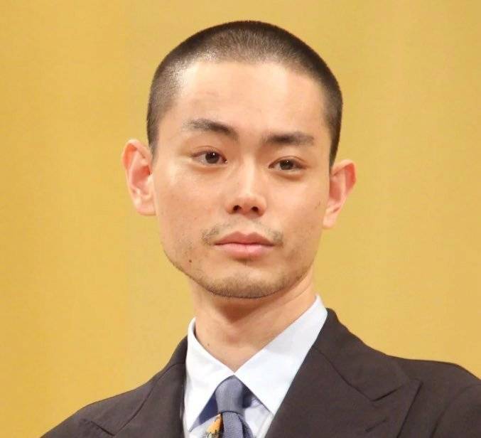 菅田将晖长泽雅美主演新片百花东京首映寸头苏打帅气腼腆亮相