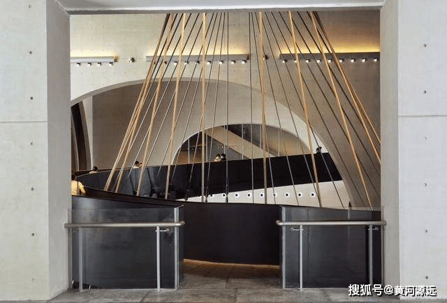 走进隋唐大运河文化博物馆，看内部结构的新异造型，学习摄影构成