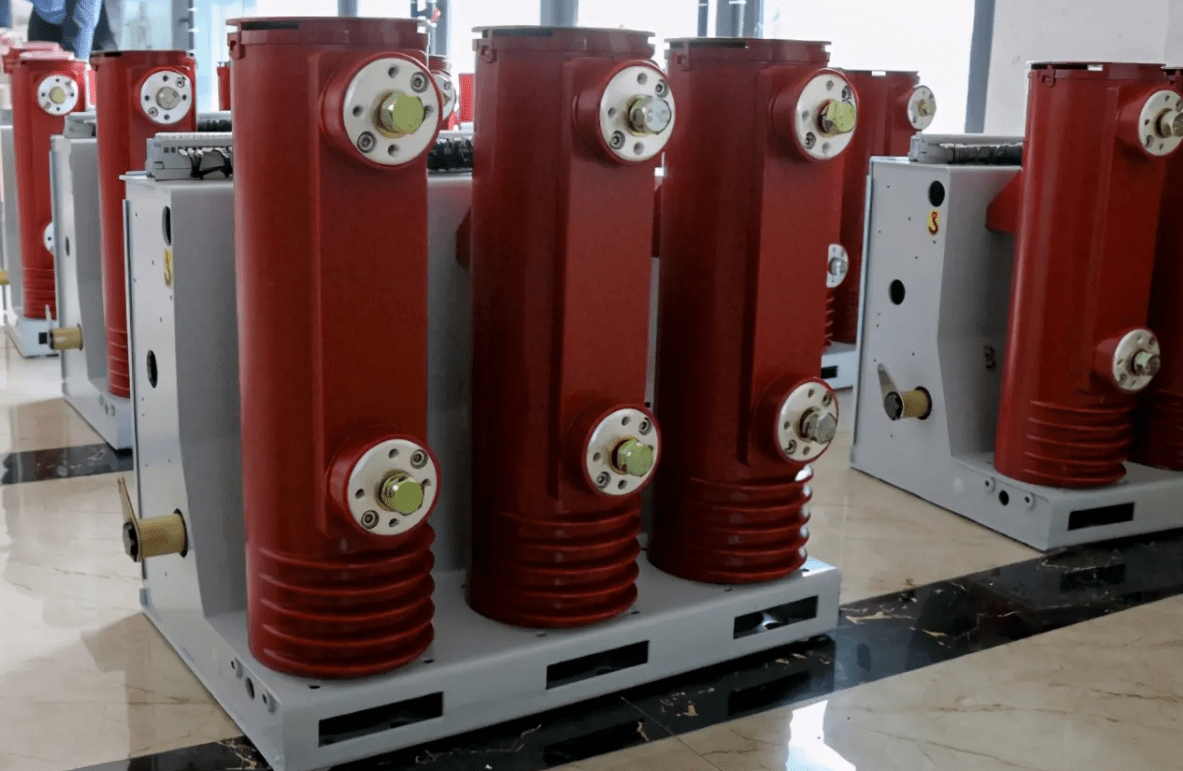 可分为户内式(低压开关电器),户外式(110kv及以上);按照电压高低分类