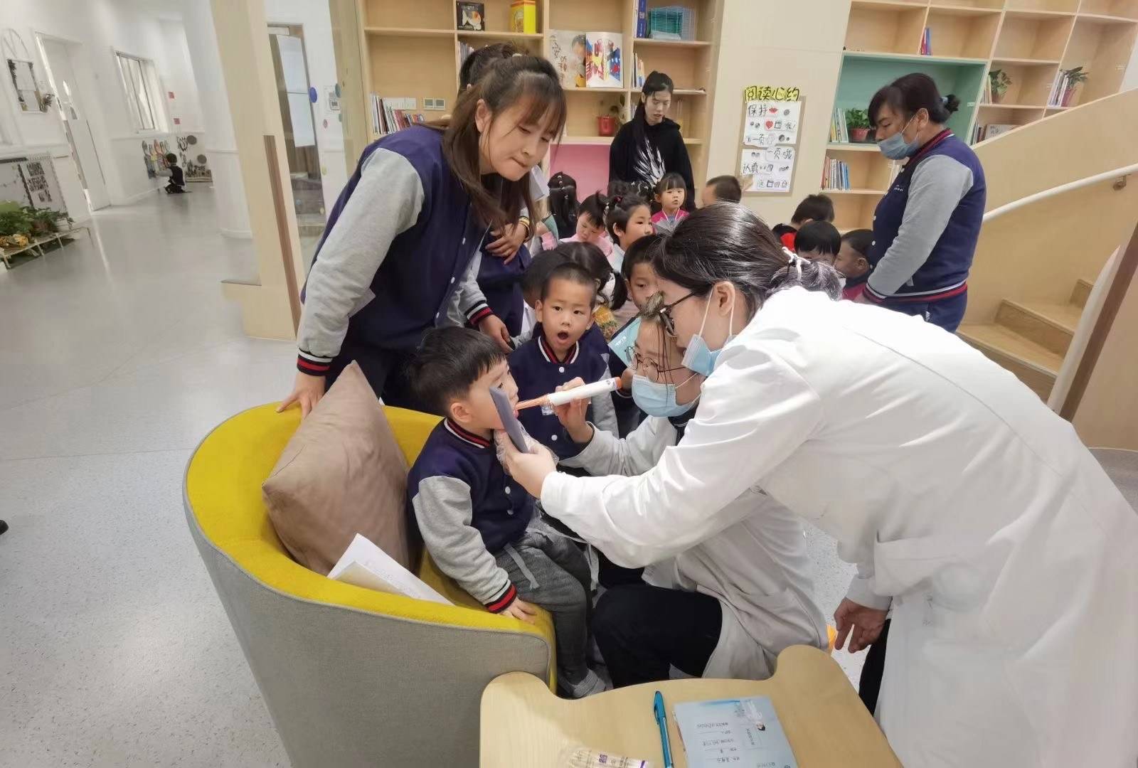 随身牙e助力王安69文利口腔为西安高新伊顿幼儿园200个小朋友做口腔
