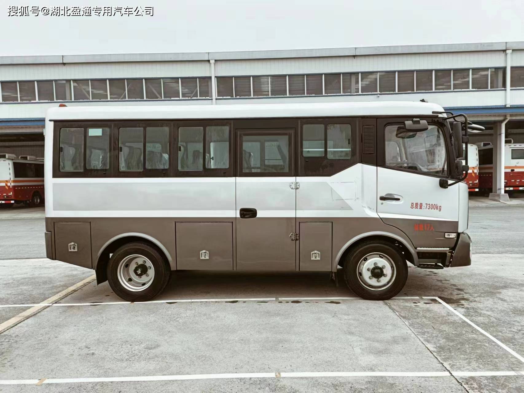 东风天锦四驱10-17座中巴商务车|国六4x4|2023款东风越野四驱中巴车eq