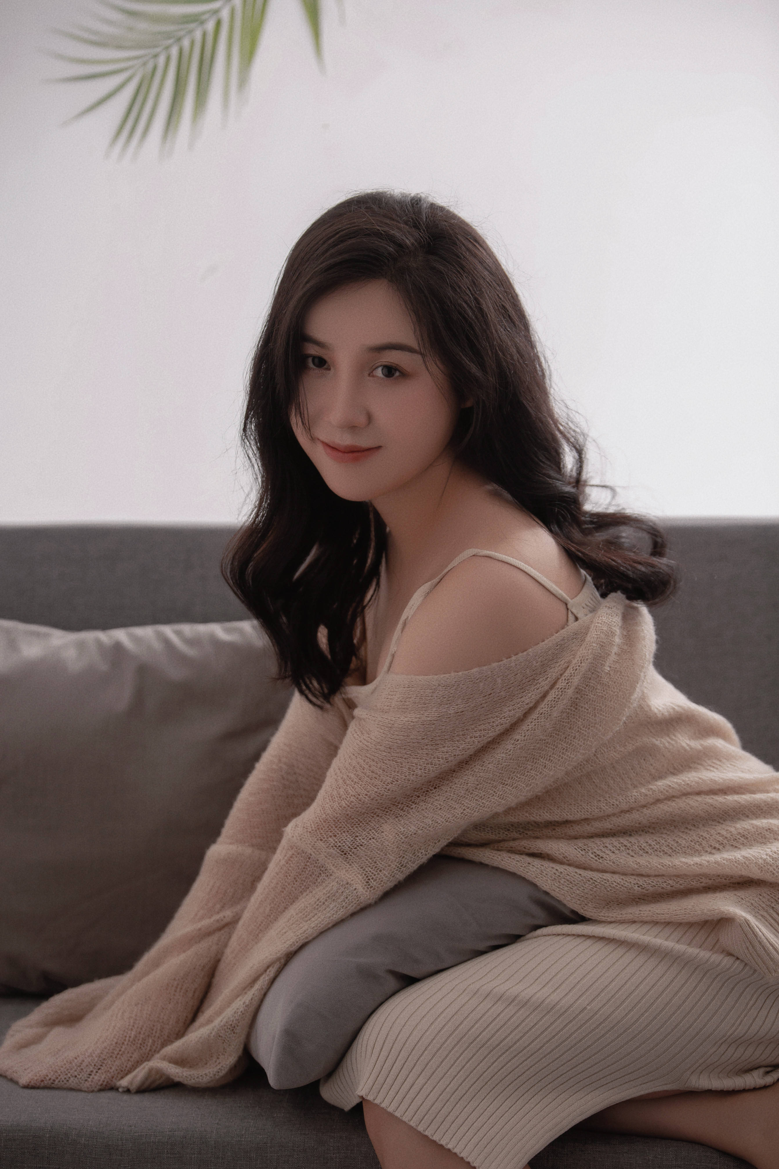 舒瑶最新写真 杏色针织裙尽显温柔气质_夜莺_男儿_毕业