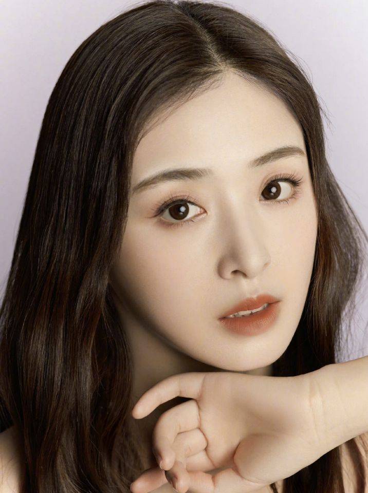 女明星张含韵时尚写真:甜美可爱、俊俏灵动-搜狐大视野-搜狐新闻