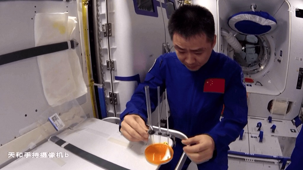 中国航天员首次在问天实验舱内开讲“天宫课堂”-搜狐大视野-搜狐新闻