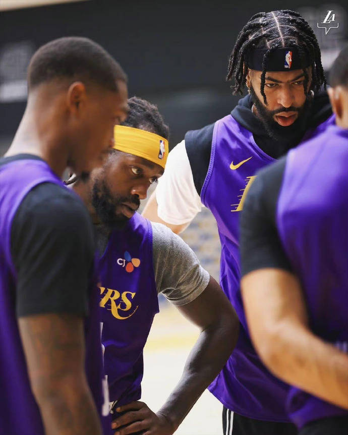 詹姆斯浓眉联手对抗杜兰特欧文组合