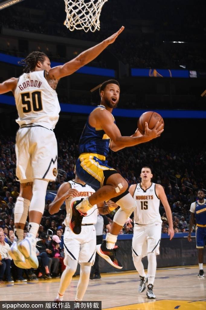 库里与掘金队的巅峰对决谁将主宰赛场风云