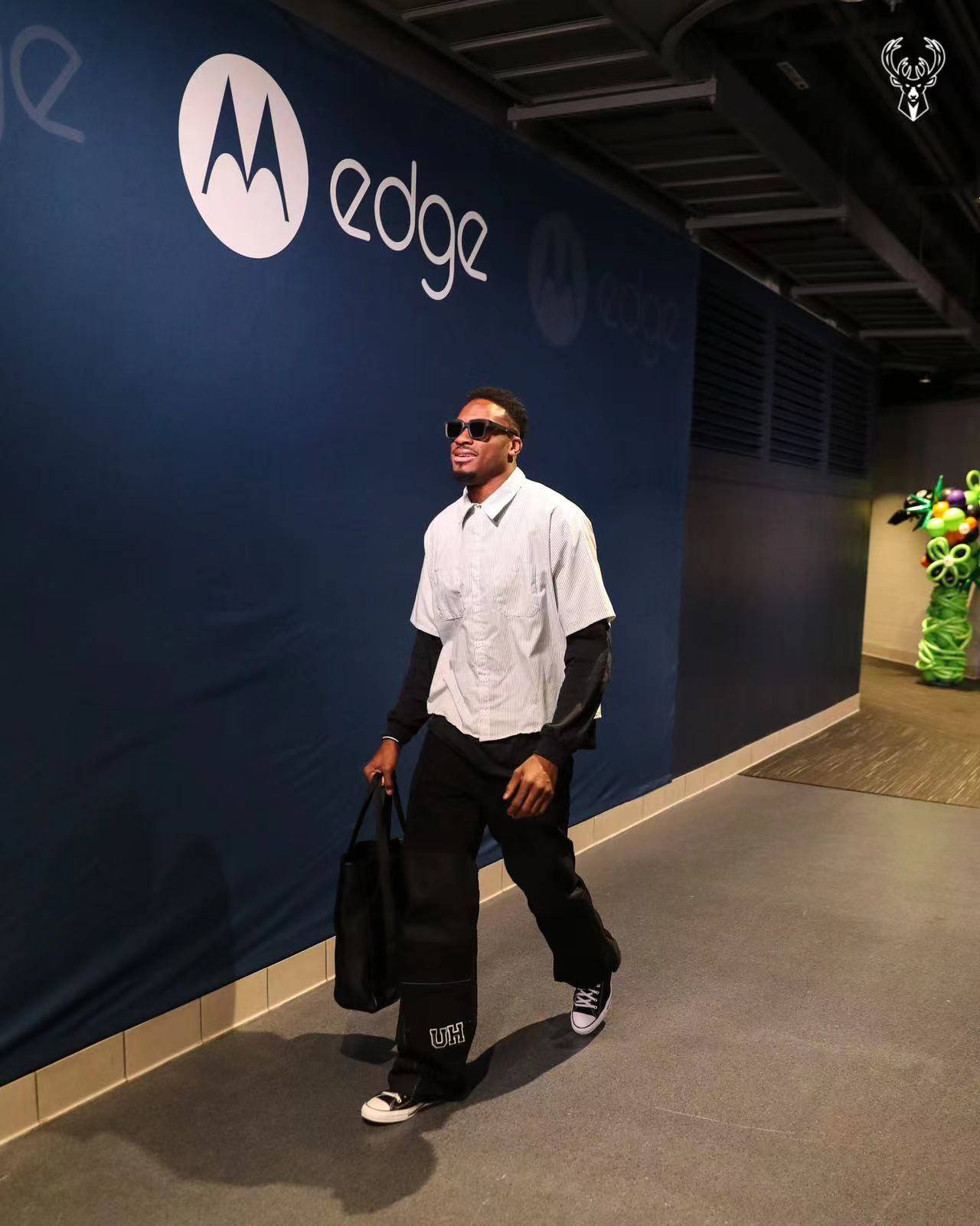 杜兰特独得40分仍憾负字母哥绝杀一球