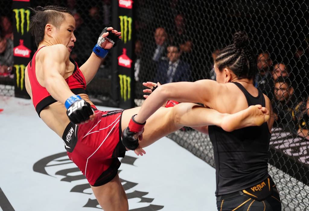 组图:UFC281张伟丽裸绞降服卡拉 重夺冠军金腰带-搜狐大视野-搜狐新闻