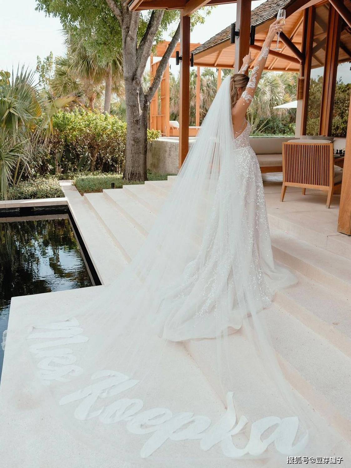 女星jena Sims拍摄婚纱写真，身材凹凸，性感美丽 搜狐大视野 搜狐新闻