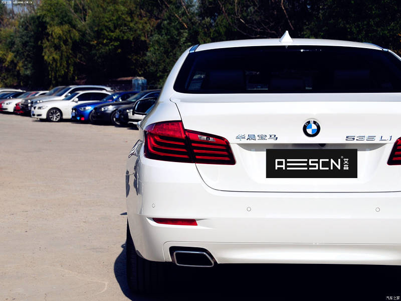 在性能方面,这台15年出厂的宝马535li搭载的是一台型号为n55b30直列6