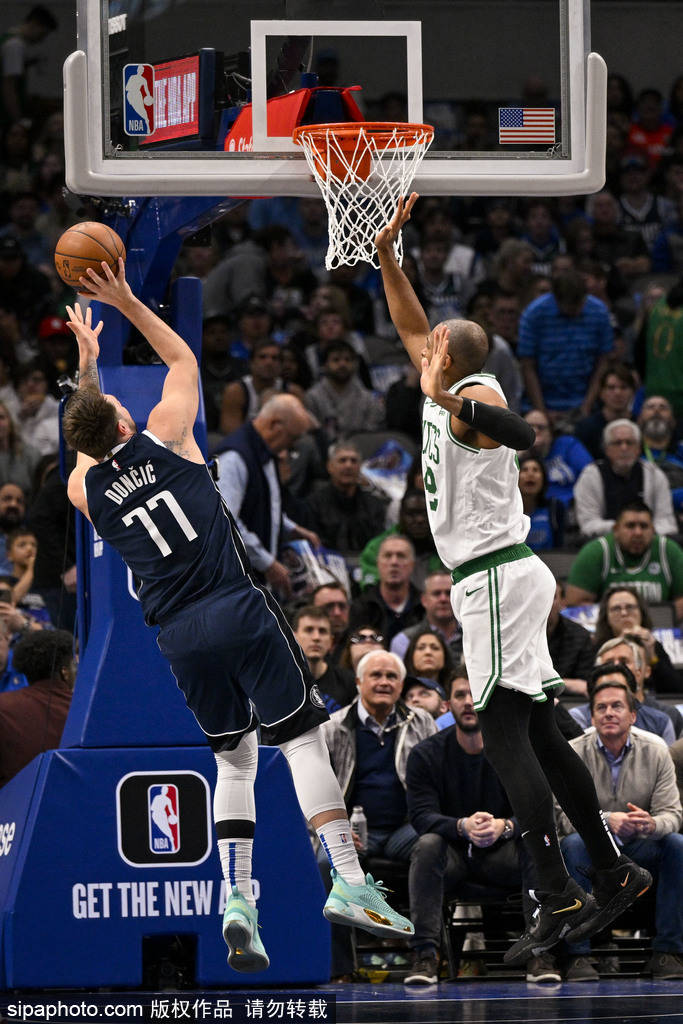 约基奇塔图姆同场飙分全场观众见证两位MVP级别巨星的较量