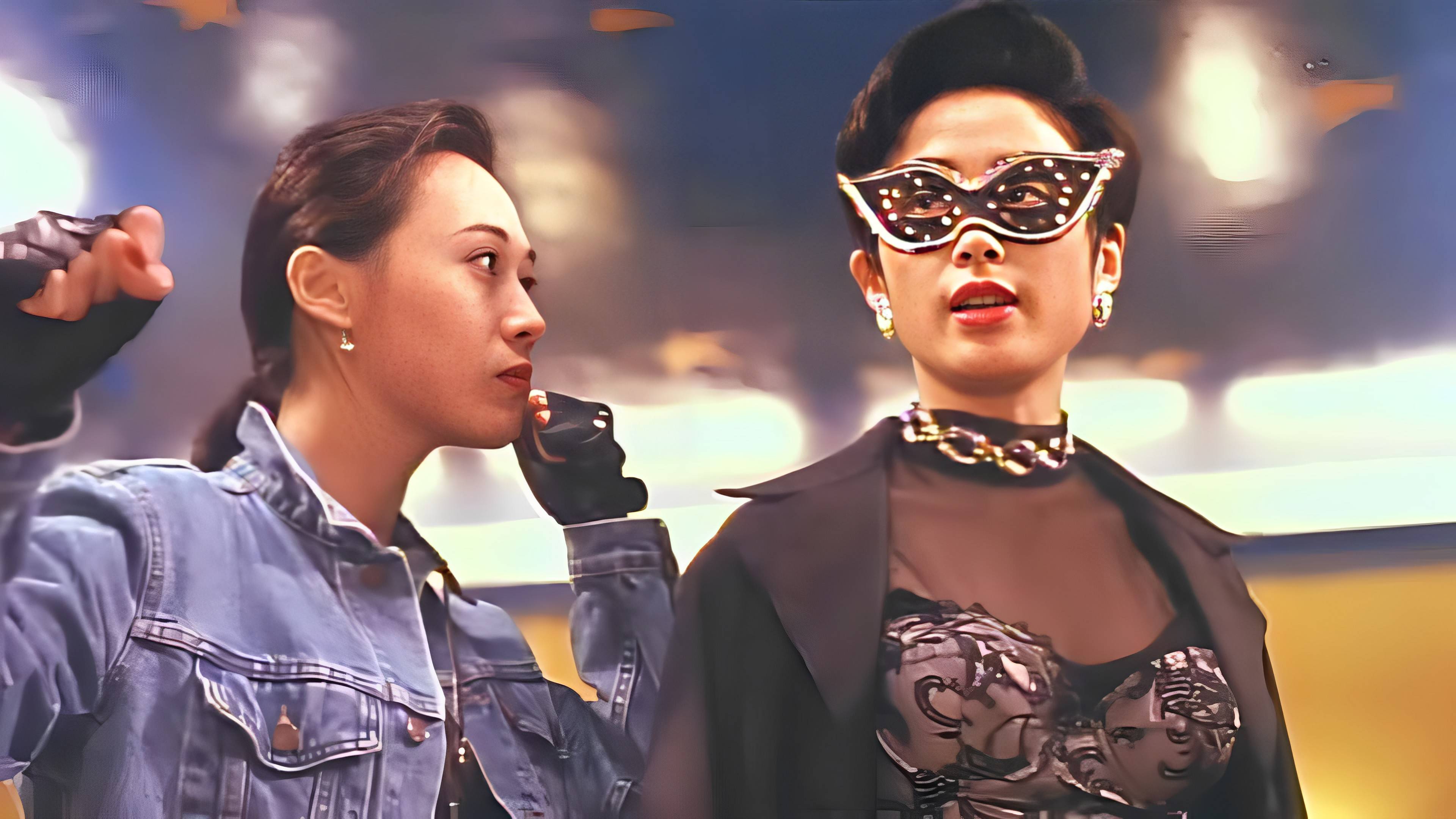张敏和邱淑贞变身喷火女郎,吸引无数狂蜂浪蝶,电影女黑侠黄莺_雷豹_阿