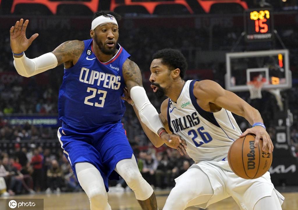 快船战胜独行侠紧追西部前四鲍威尔爆发贡献28分替补建功