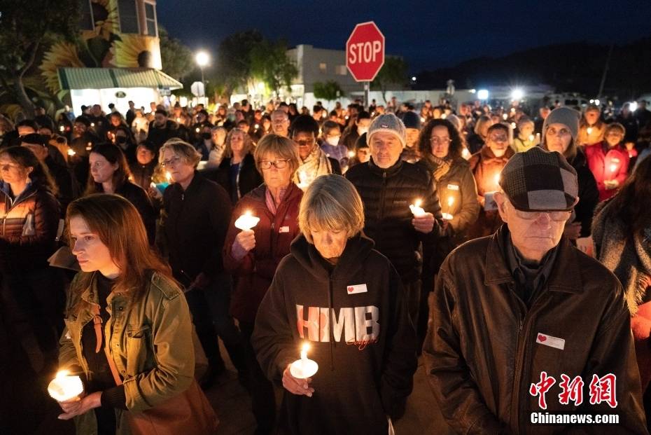 美国加州半月湾举办守夜活动 悼念枪击事件遇难者 搜狐大视野 搜狐新闻 3323