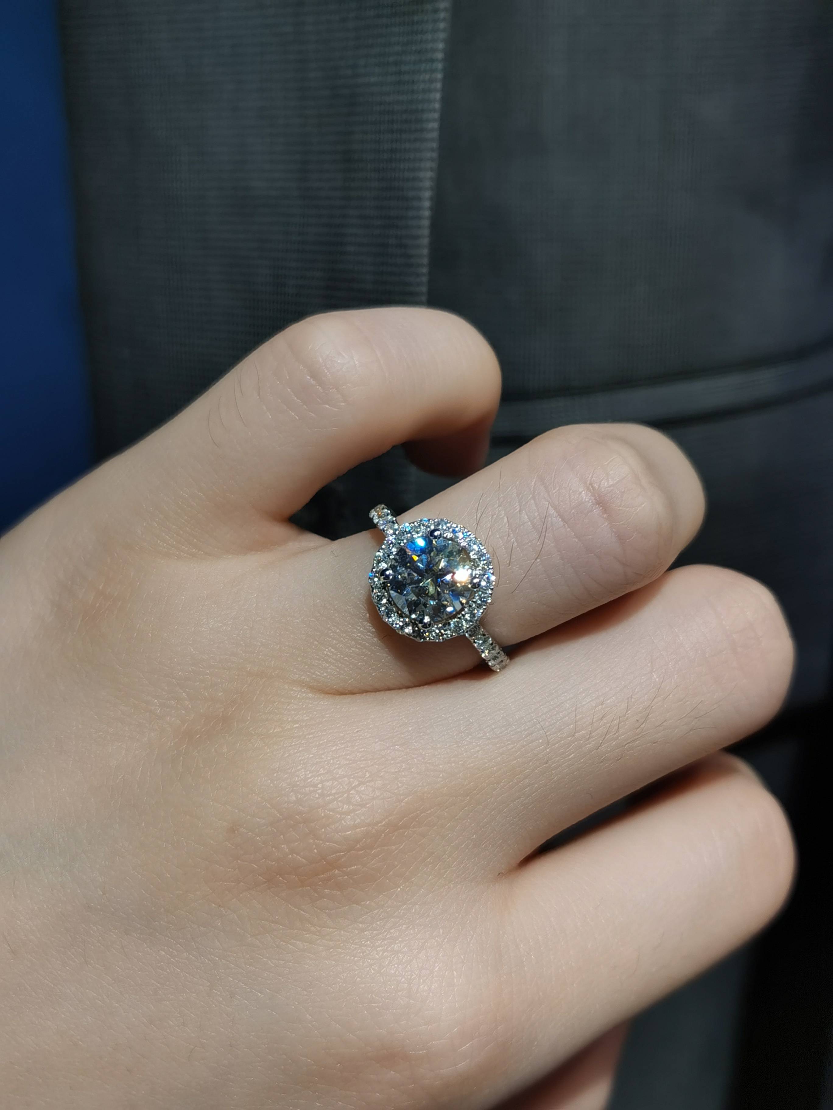 戴莫桑钻尴尬吗?_质量_问题_钻戒