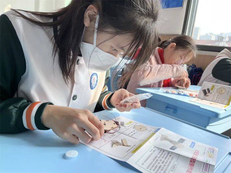 青岛同安路小学组织”劳动教育“开学第一课 (图15)