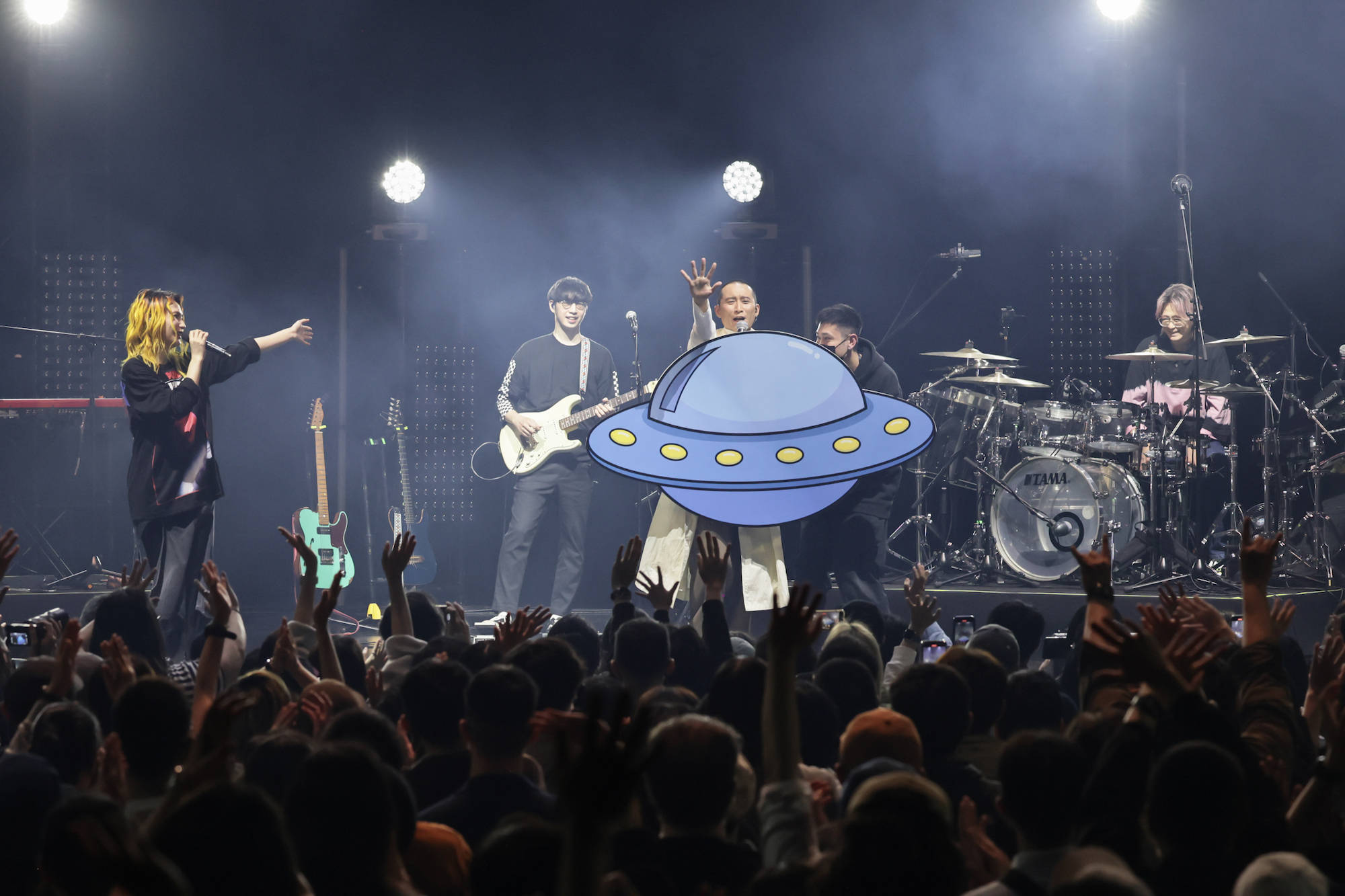 tizzy bac献出人生首次舞蹈秀 首创魔性舞步"地心窜出舞"_惠婷_歌迷