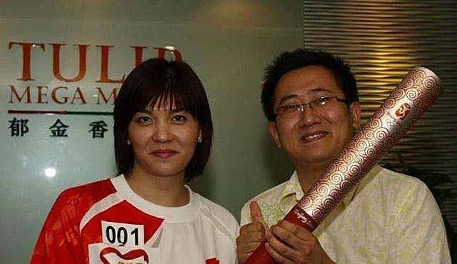 2003年,奥运冠军庄泳二婚嫁大8岁的队友,在英国诞下儿女_游泳_中国