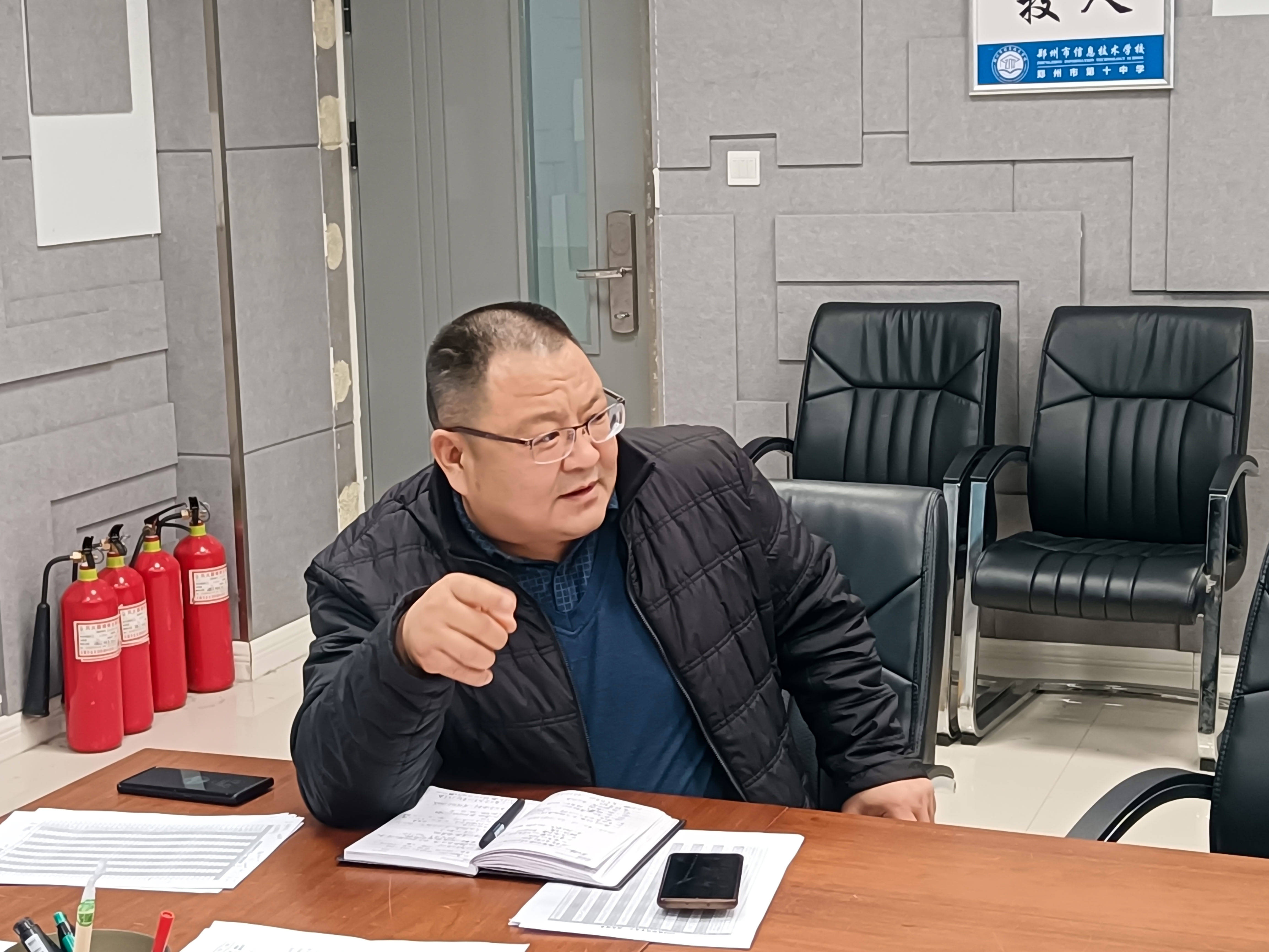 副校长张继波向老师们作高考复习备考指导教务处主任高保军希望老师们