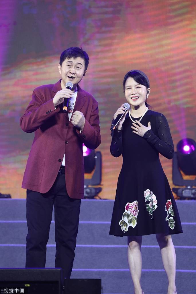 付笛生任静夫妻久违登台 合唱成名曲《知心爱人》-搜狐大视野-搜狐新闻