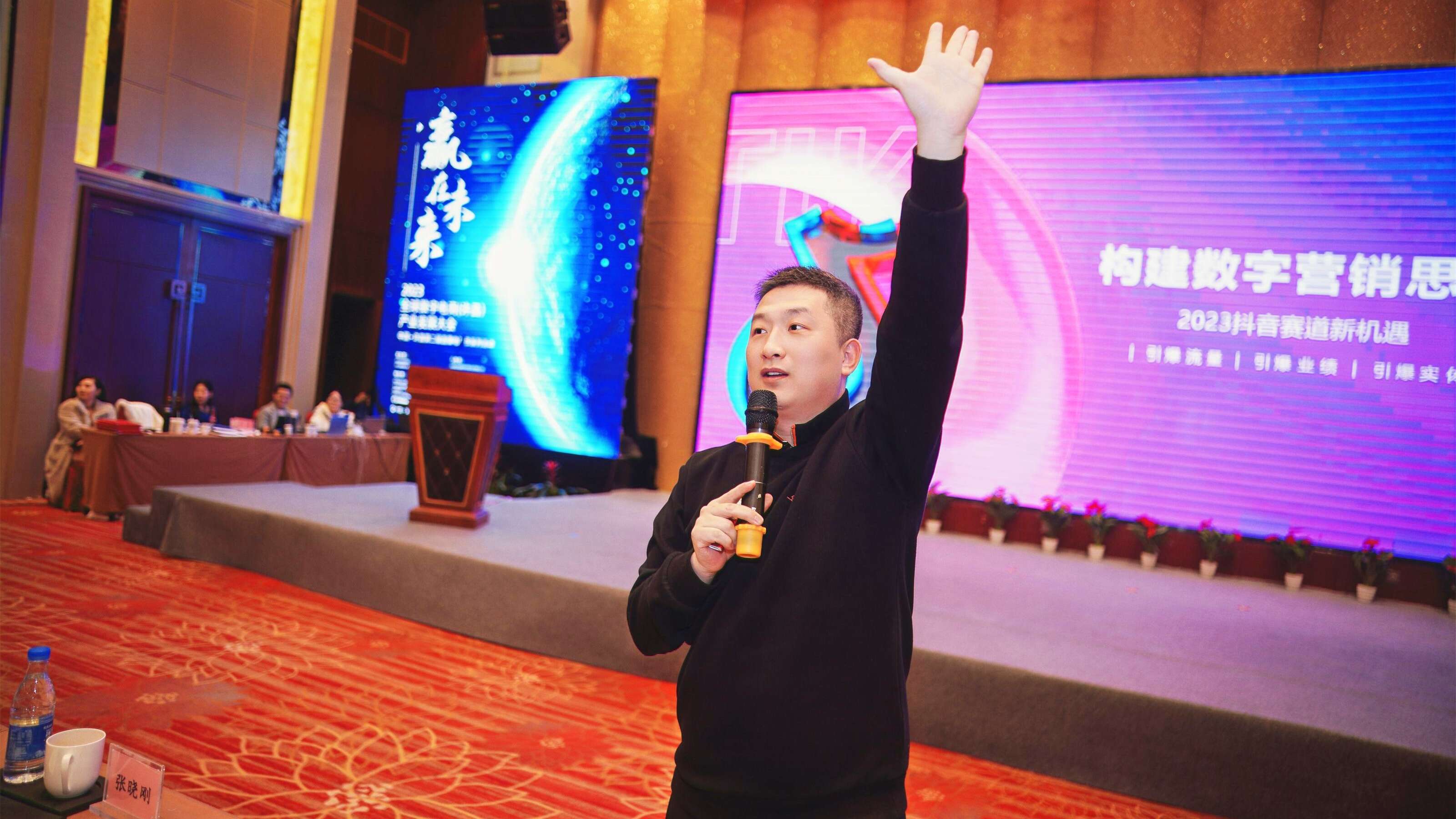 品牌营销专家燕鹏飞受邀出席《赢在未来》2023全球数字化电商许昌产业