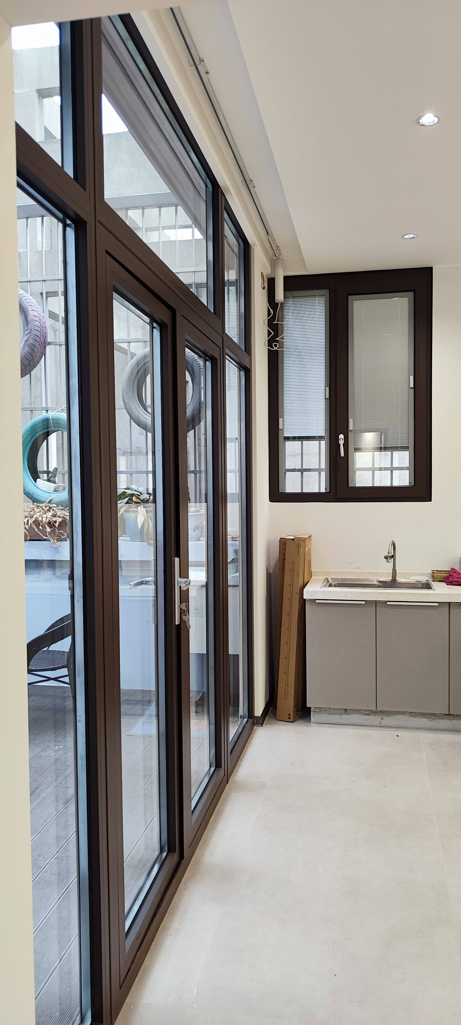 洛阳露台安装铝合金断桥铝对开平开门,和推拉门的效果对比_空间_因为