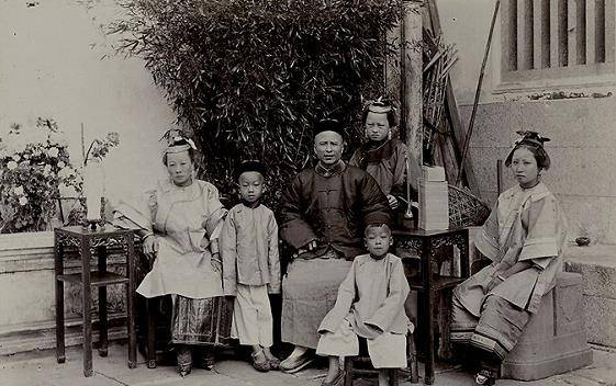 清朝时期的家族影集:图5是李鸿章家族,图8类似幼儿园_年间_家庭_妻子