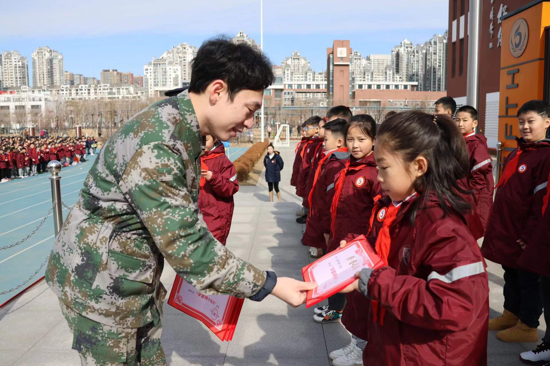 践行志愿服务,争做追"锋"少年——沈阳铁路第五小学长白岛二分校开学