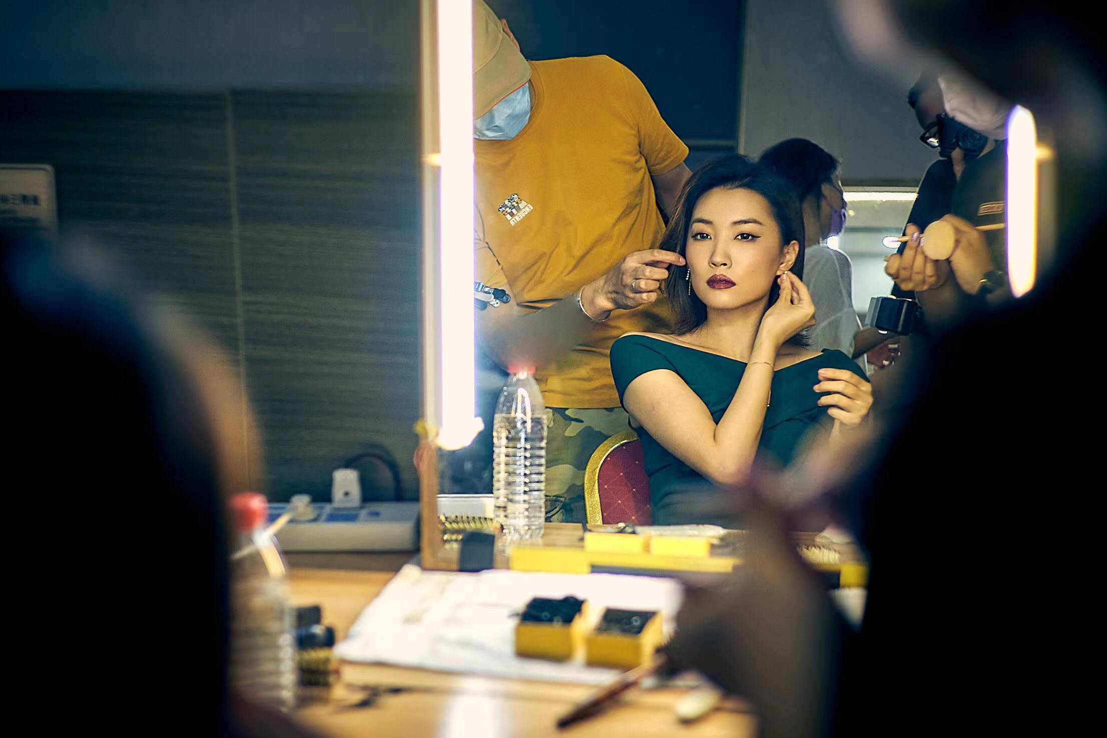 闫鹿杨新写真释出 光影辗转演绎柔与强的碰撞_杨能_年闫鹿_氛围