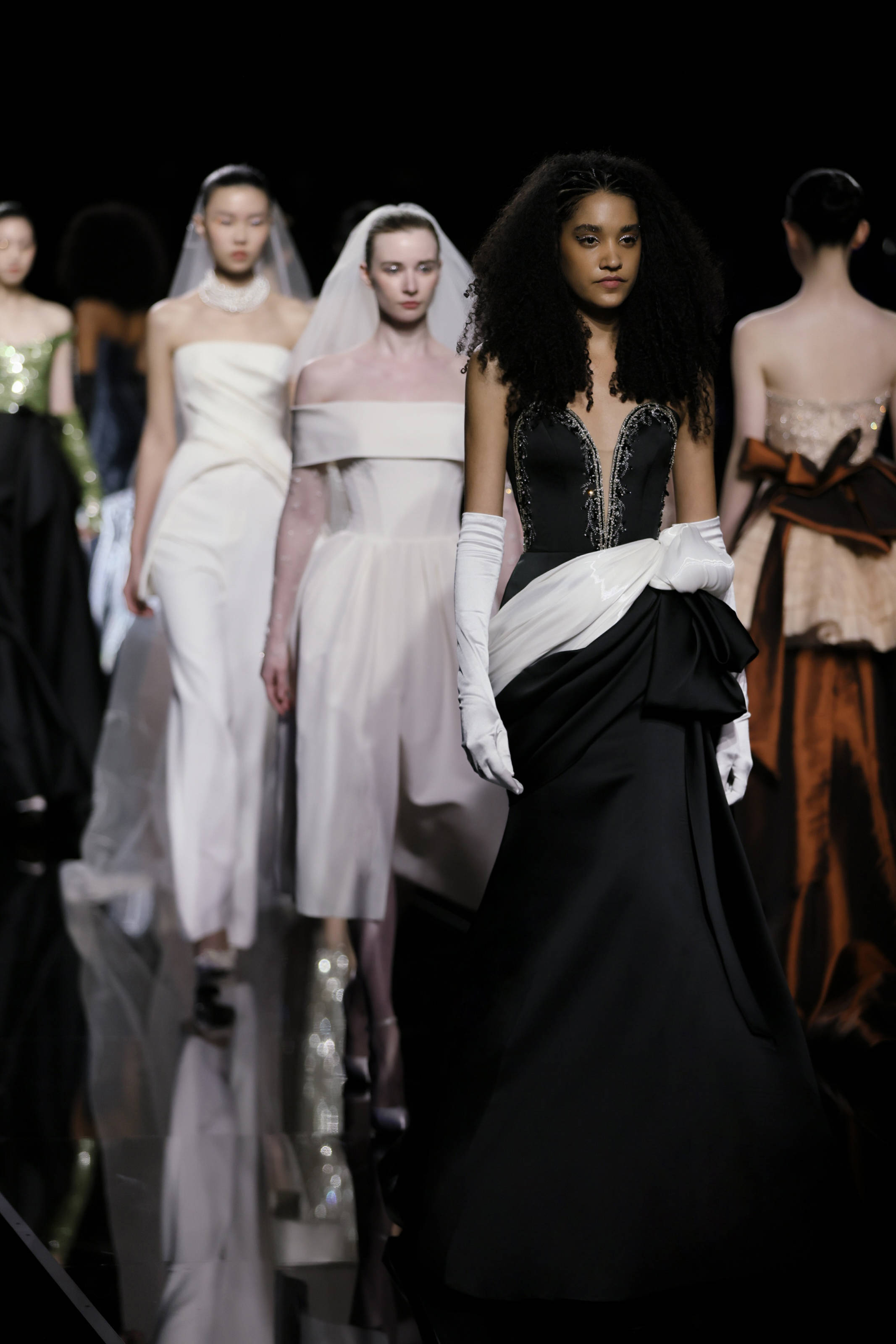 秀场直击:denise 23fw「来迟 lets」上海时装周sifs开幕秀_女性_高定