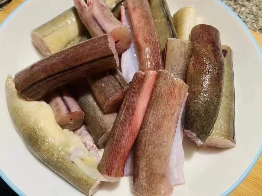 不能饲养,是纯野生的天然野味,其具有较高的营养价值,吃土龙强筋壮骨