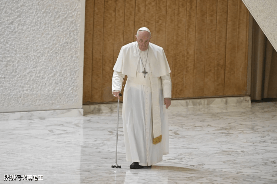 教皇在罗马入院治疗呼吸道感染,梵蒂冈称教皇感谢信徒的祈祷
