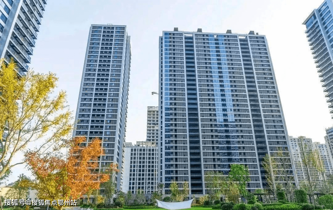 今年2月,滨湖天地三期湖山壹品苑继去年底迎来盛大交付后,在全城热瞩