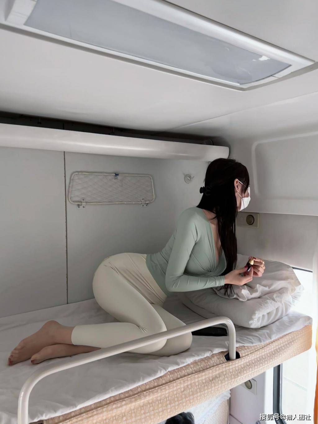 此外,她还会摄影和视频制作等技能,为自己的cosplay作品提供