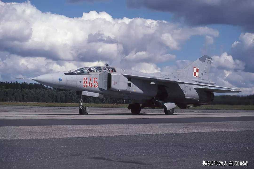 米格23变后掠翼战斗机