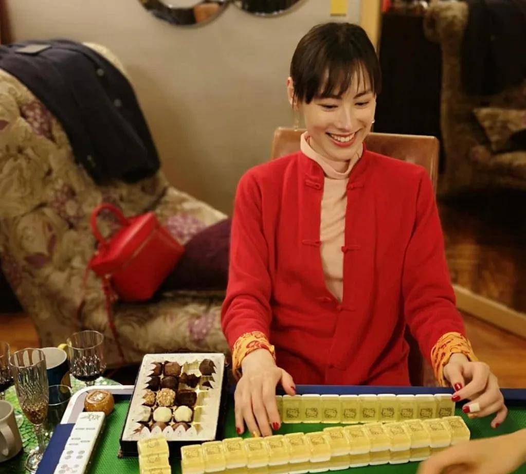 34岁梁洛施罕15亿豪宅,装潢耗资2亿,为李泽楷生子成赢家_装修_感觉