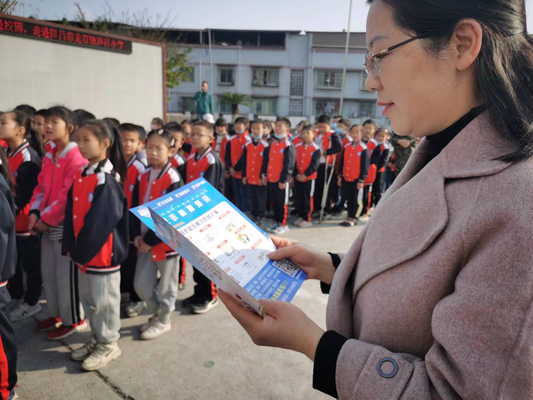 隆昌市龙市镇:禁毒宣传进校园 ,守护青春不"毒"行_毒品_防范_知识