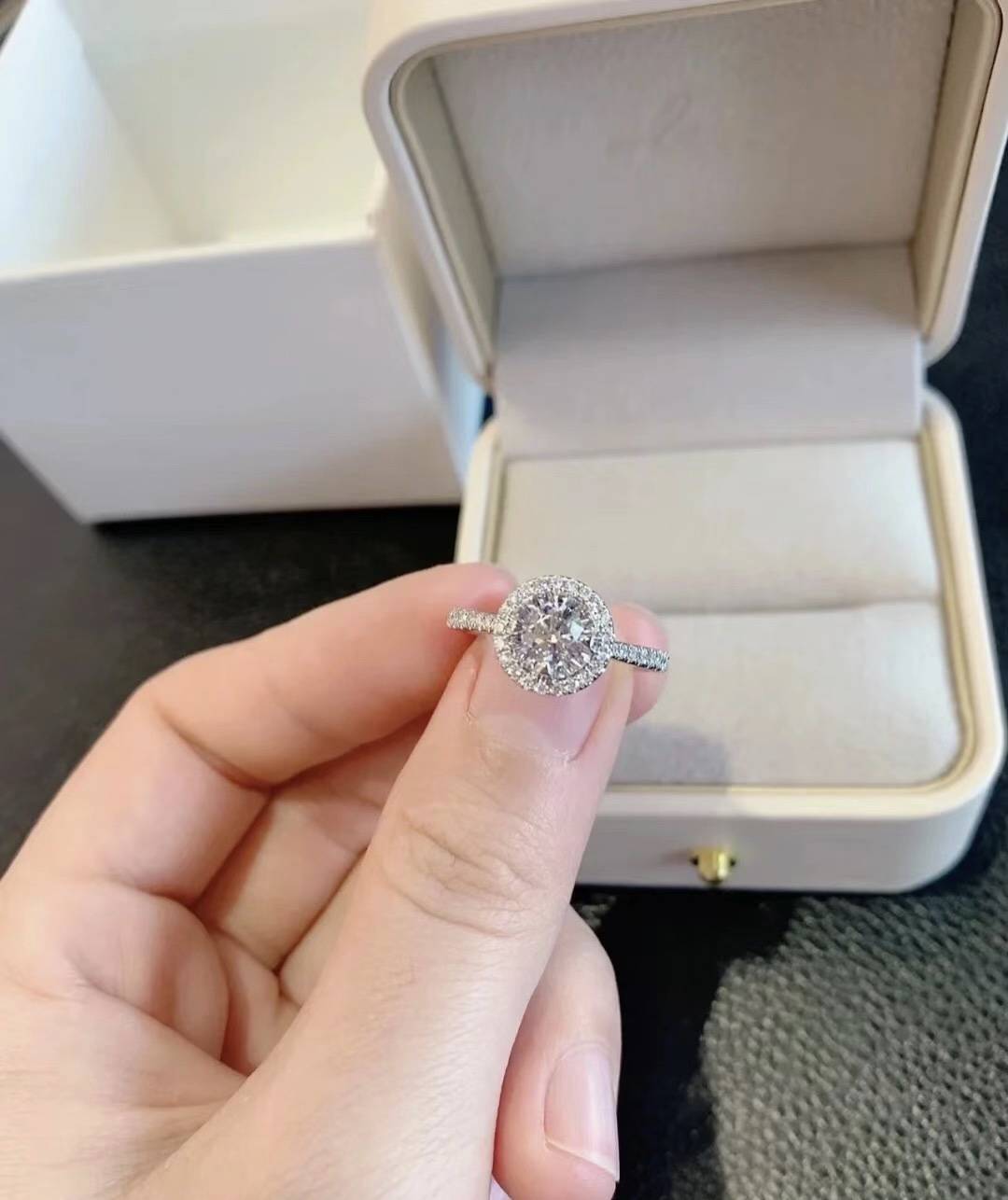 50分的钻石可以卖多少钱,值得回收吗?_钻戒_价格_铂金