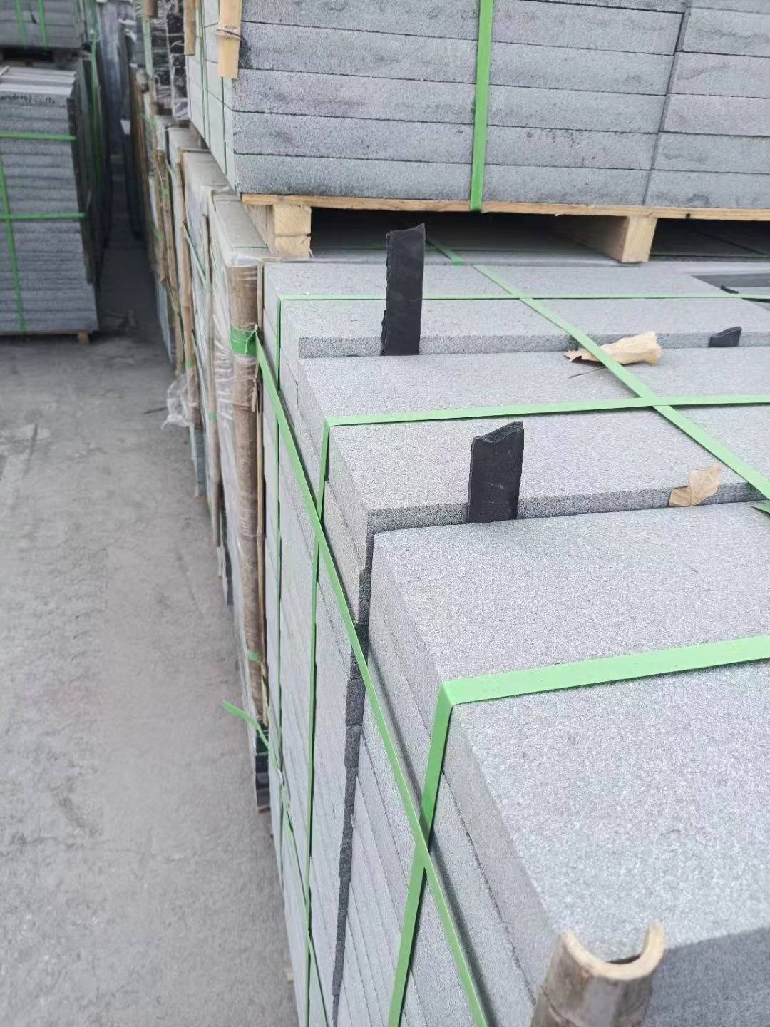 芝麻灰花岗岩荔枝面报价和使用_装饰_材料_石材