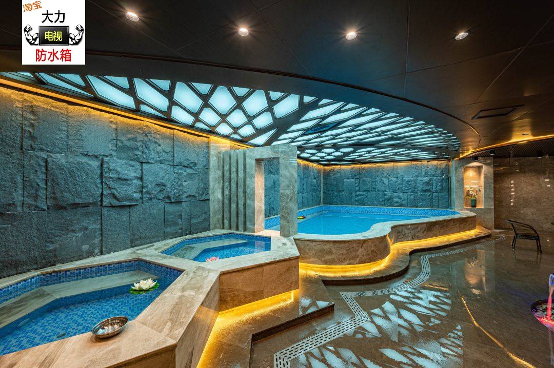 中年男人,在公共澡堂"疗伤"_风格_浴室_时间