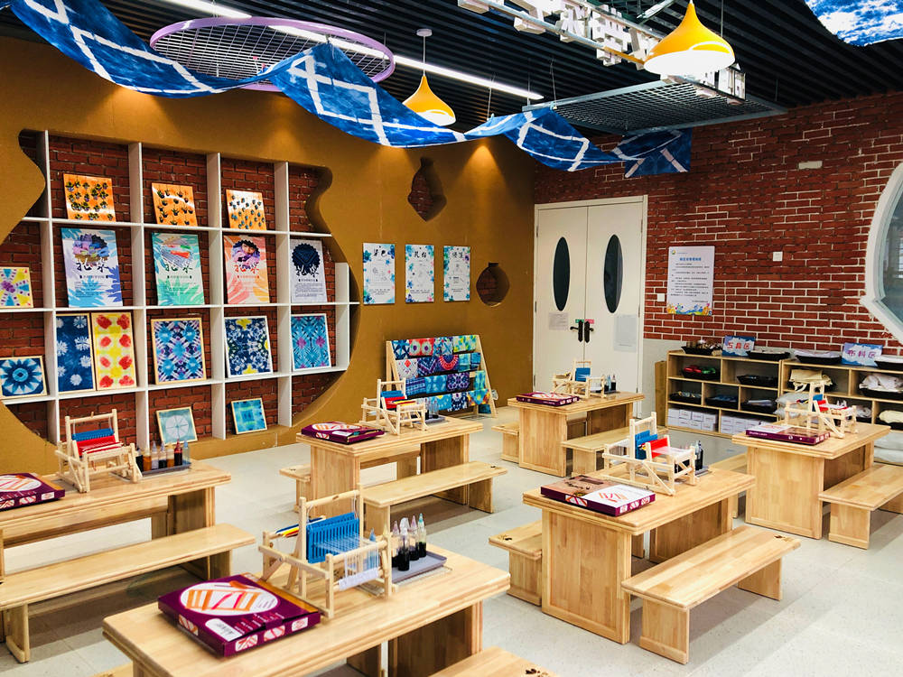 历时1天半的安装,布置,扎染坊完工啦!给孩子们创造了新的创意空间!