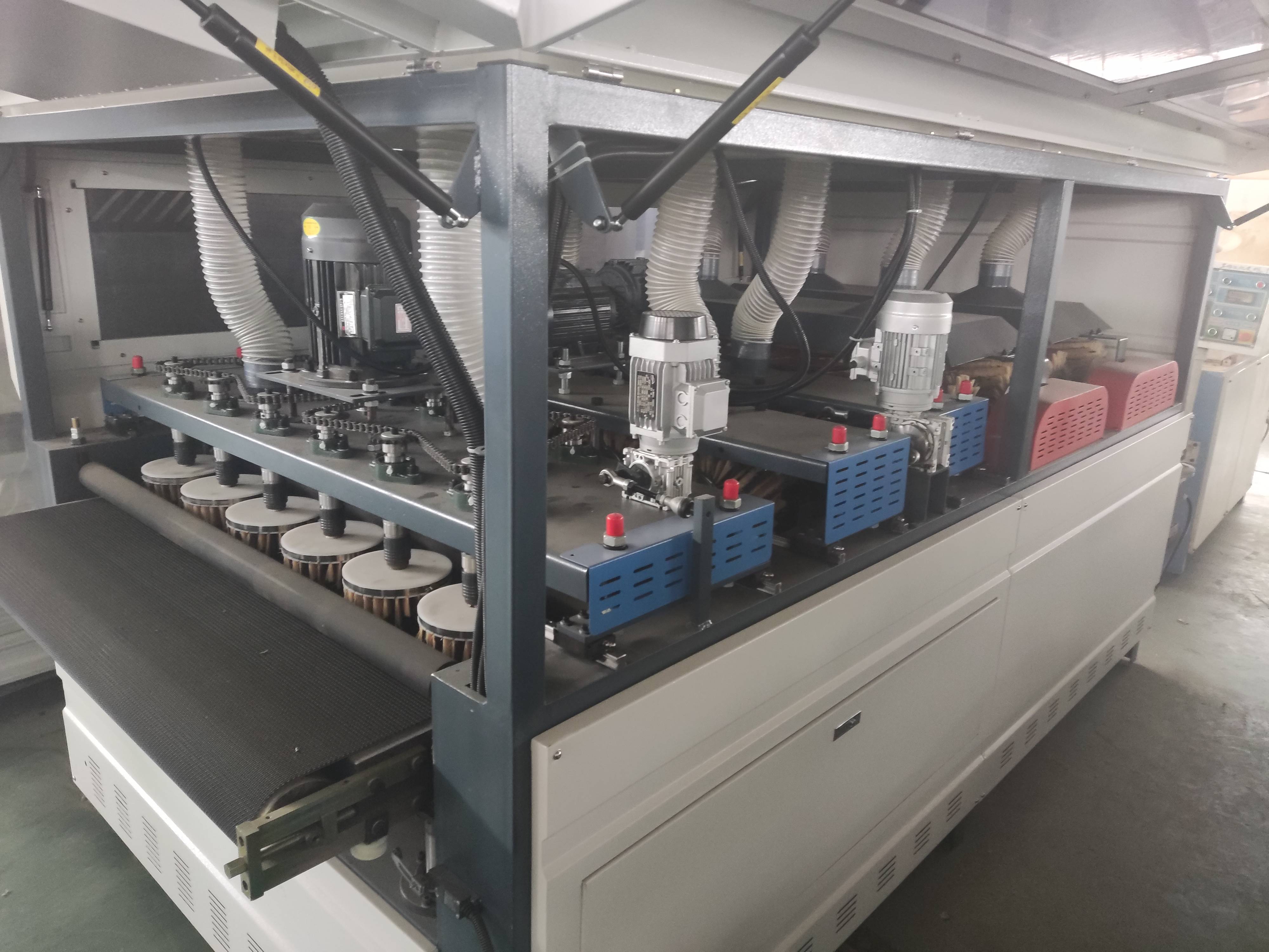 木工打磨机 抛光机将粗糙的木材表面打磨得光滑平整_砂纸_配件_机器