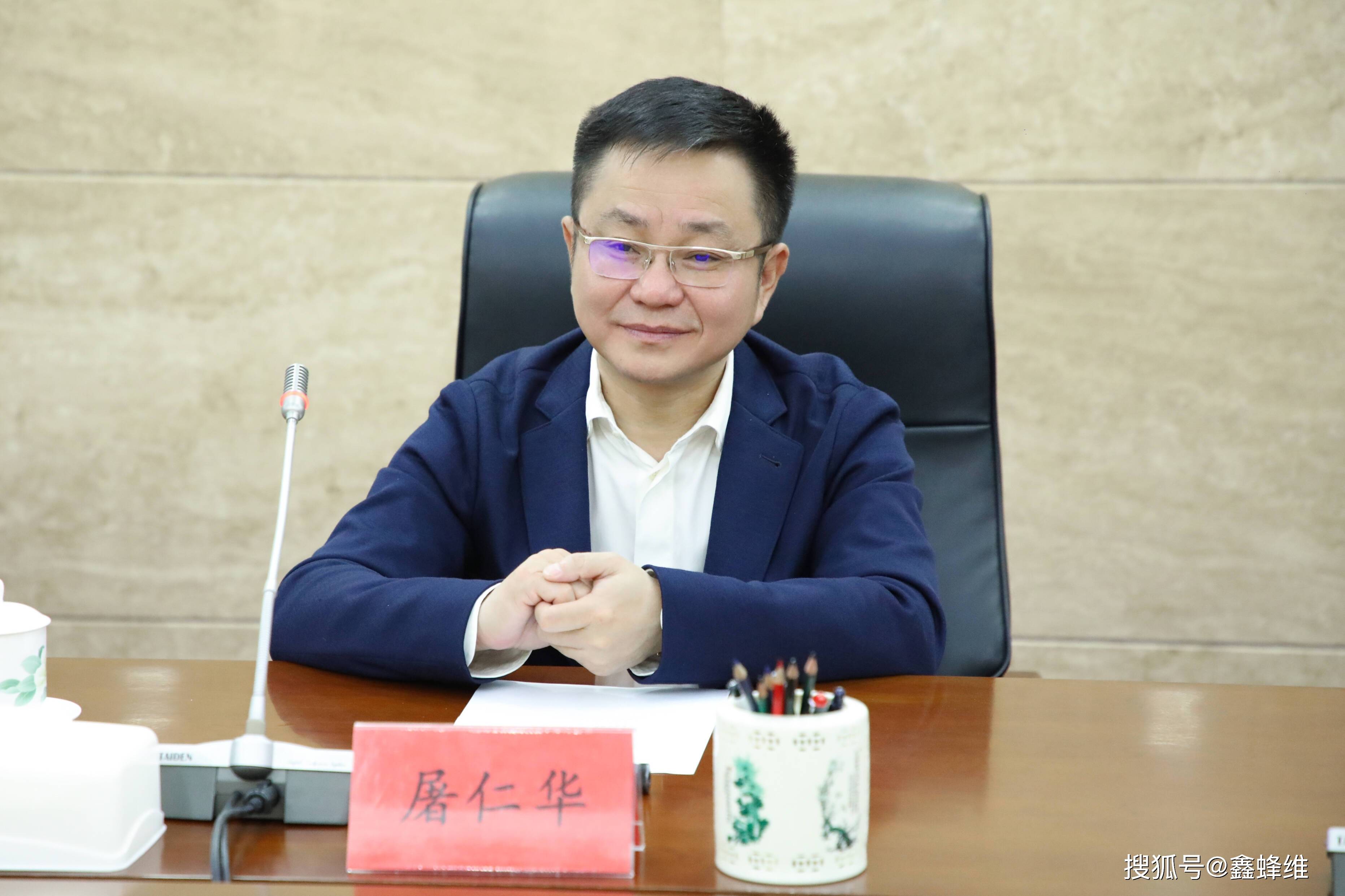 淄博市张店区委书记郭庆会见鑫蜂维一行,双方就合作建设新型数字化