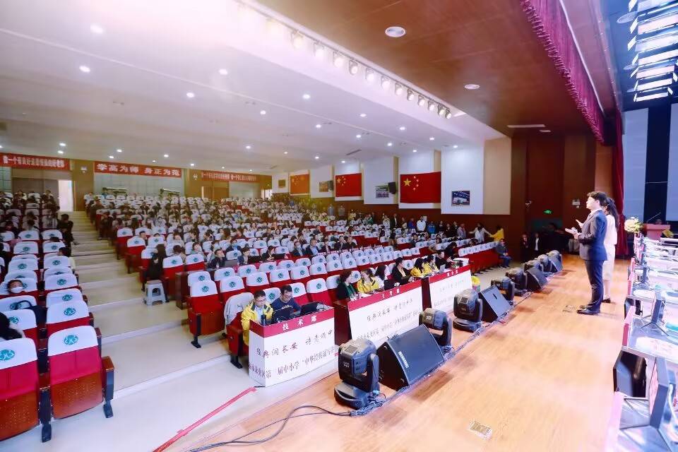 经开区成功举办第三届中小学“中华经典诵写讲”诗词大会